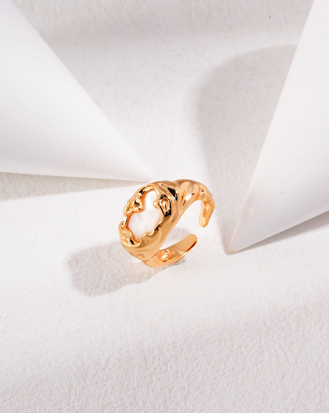 fashion-jewelry-minimalist-jewelry-design-jewelry-statement-necklace-pearl-earring-bracelet-rings-gold-coated-silver-bijoux-retro-gold