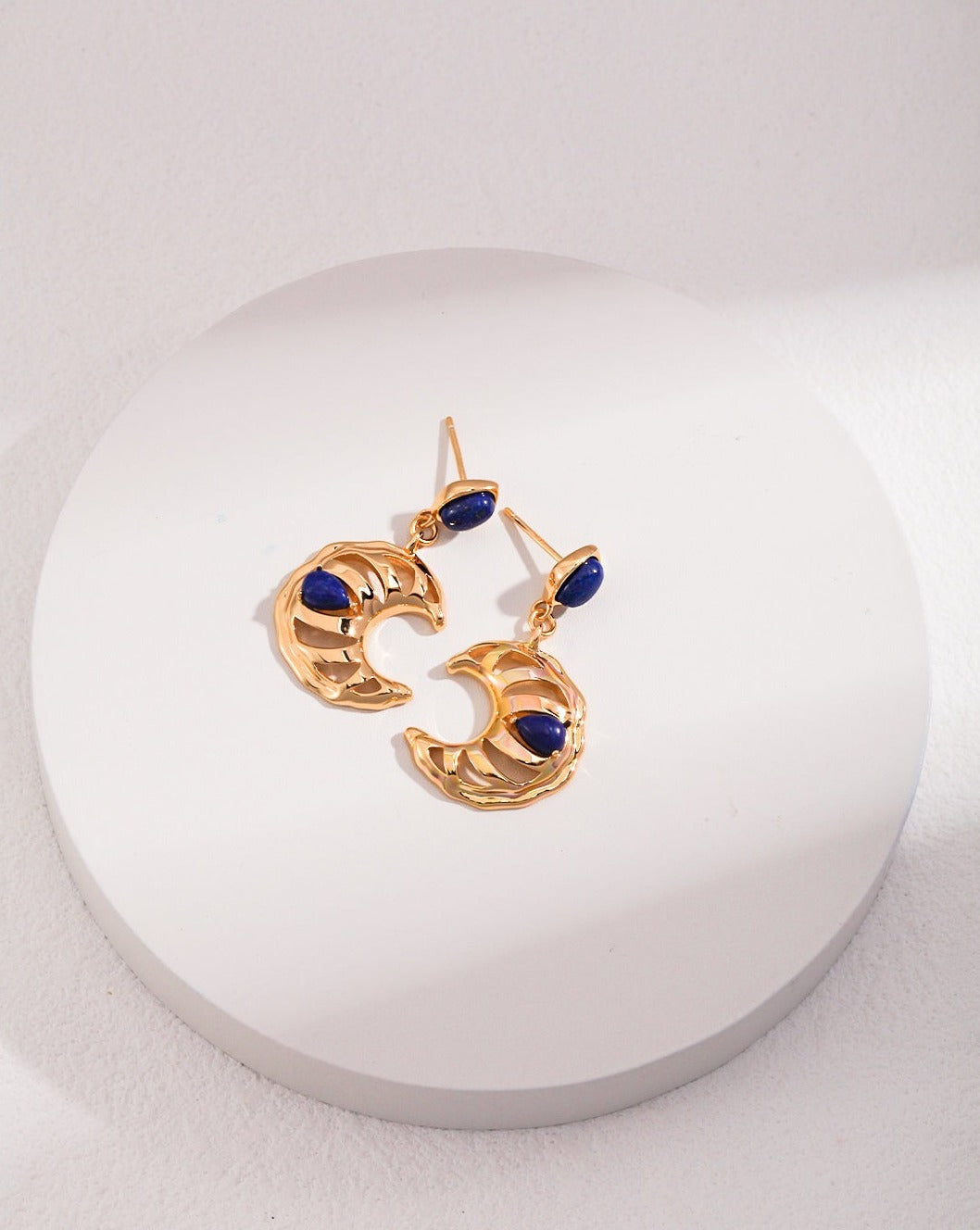 fashion-jewelry-minimalist-jewelry-design-jewelry-set-necklace-pearl-earring-gold-coated-silver-bijoux-minimalist-retro-gold-design-moon-shape-hollow-out-lazurite-earring-necklace-set