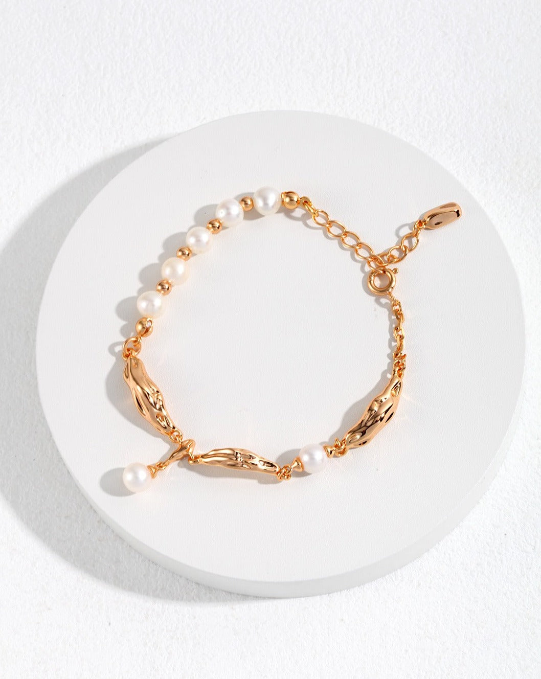 fashion-jewelry-minimalist-jewelry-design-jewelry-statement-necklace-pearl-earring-bracelet-rings-gold-coated-silver-bijoux