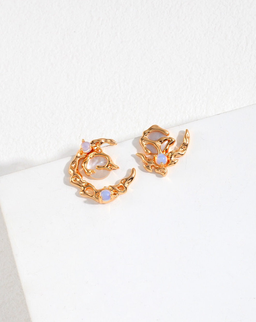 fashion-jewelry-minimalist-jewelry-design-jewelry-statement-necklace-pearl-earring-bracelet-rings-gold-coated-silver-bijoux-moon-shape-shelll-asymmetrical-earrings-opal-retro-gold