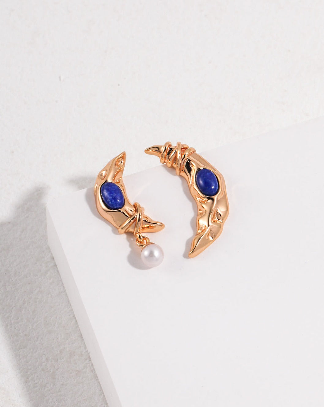 fashion-jewelry-minimalist-jewelry-design-jewelry-statement-necklace-pearl-earring-bracelet-rings-gold-coated-silver-bijoux-retro-gold-jewelry-moon-shape-pearl-lazurite-earrings