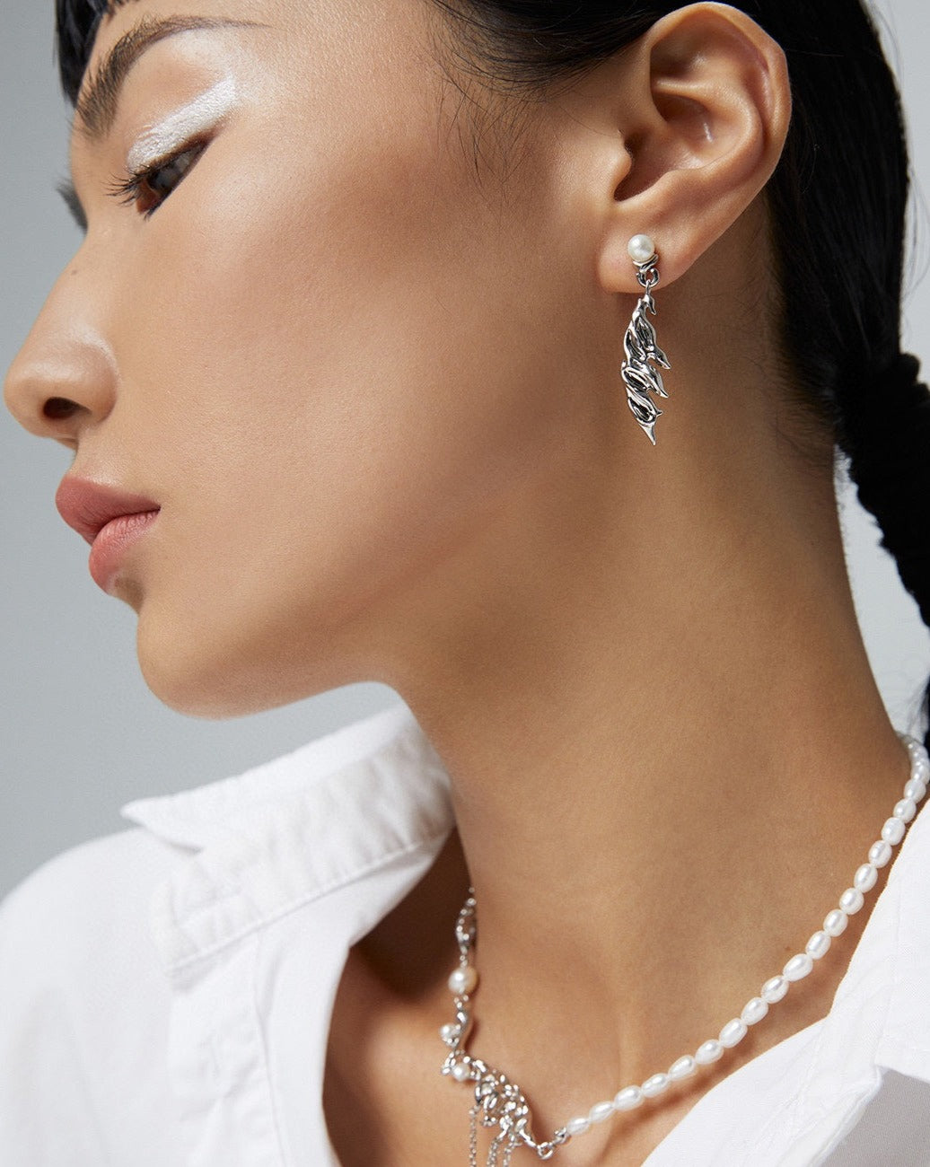 fashion-jewelry-minimalist-jewelry-design-jewelry-statement-necklace-pearl-earring-bracelet-rings-gold-coated-silver-bijoux-feather-in-the-wind-pearl-earrings