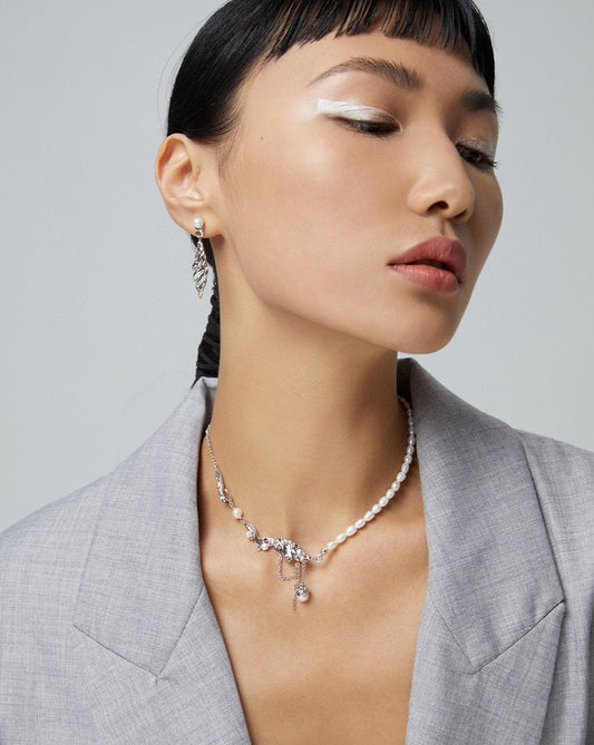fashion-jewelry-minimalist-jewelry-design-jewelry-statement-necklace-pearl-earring-bracelet-rings-gold-coated-silver-bijoux-feather-shape-pearl-necklace-earrings-feather-in-the-wind