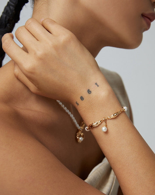 fashion-jewelry-minimalist-jewelry-design-jewelry-statement-necklace-pearl-earring-bracelet-rings-gold-coated-silver-bijoux