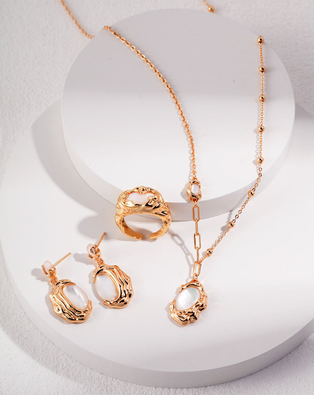 fashion-jewelry-minimalist-jewelry-design-jewelry-statement-necklace-pearl-earring-bracelet-rings-gold-coated-silver-bijoux-retro-gold-jewelry-set-shell