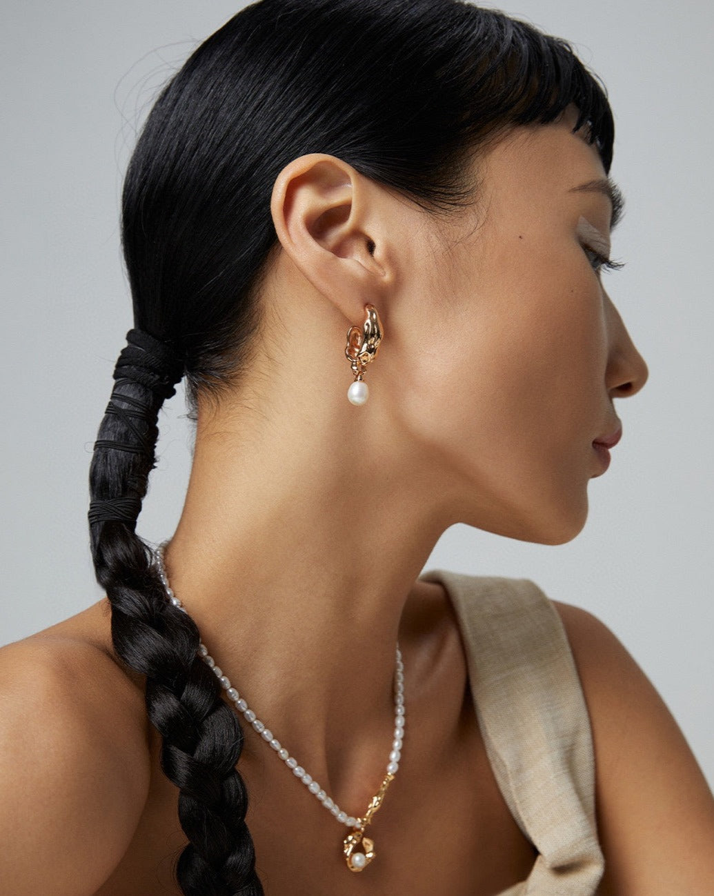 fashion-jewelry-minimalist-jewelry-design-jewelry-statement-necklace-pearl-earring-bracelet-rings-gold-coated-silver-bijoux-retro-gold-jewelry-scarf-shape-pearl-earrings