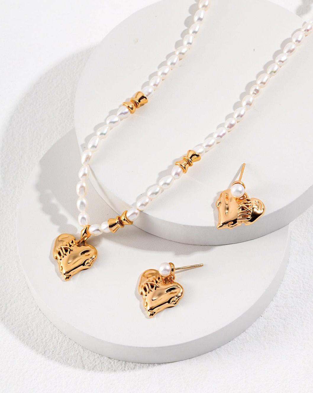 fashion-jewelry-minimalist-jewelry-design-jewelry-set-necklace-pearl-earring-gold-coated-silver-bijoux-minimalist-retro-gold-design-necklace-pearl-heart-shape-necklace-earrings-set