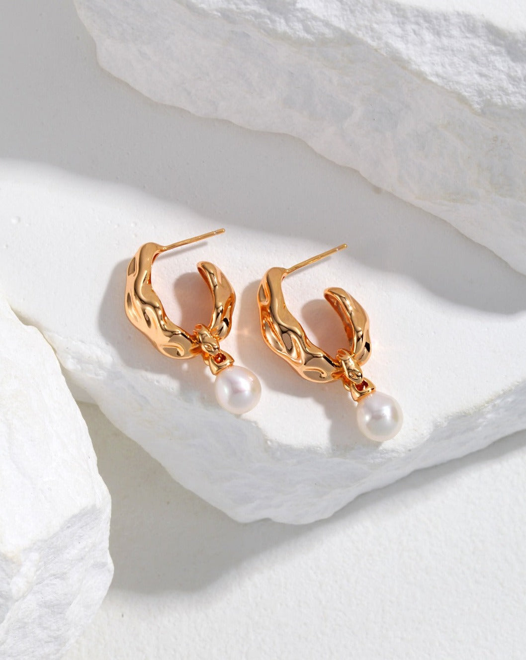 fashion-jewelry-minimalist-jewelry-design-jewelry-statement-necklace-pearl-earring-bracelet-rings-gold-coated-silver-bijoux-retro-gold-jewelry-set-scarf-shape-pearl-earrings