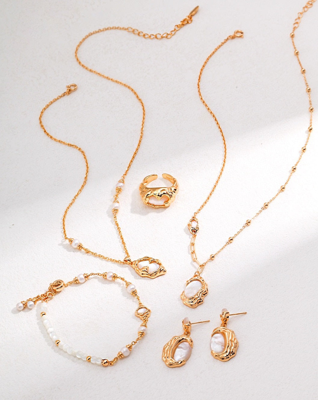fashion-jewelry-minimalist-jewelry-design-jewelry-statement-necklace-pearl-earring-bracelet-rings-gold-coated-silver-bijoux-shell-retro-everyday-jewelry-set