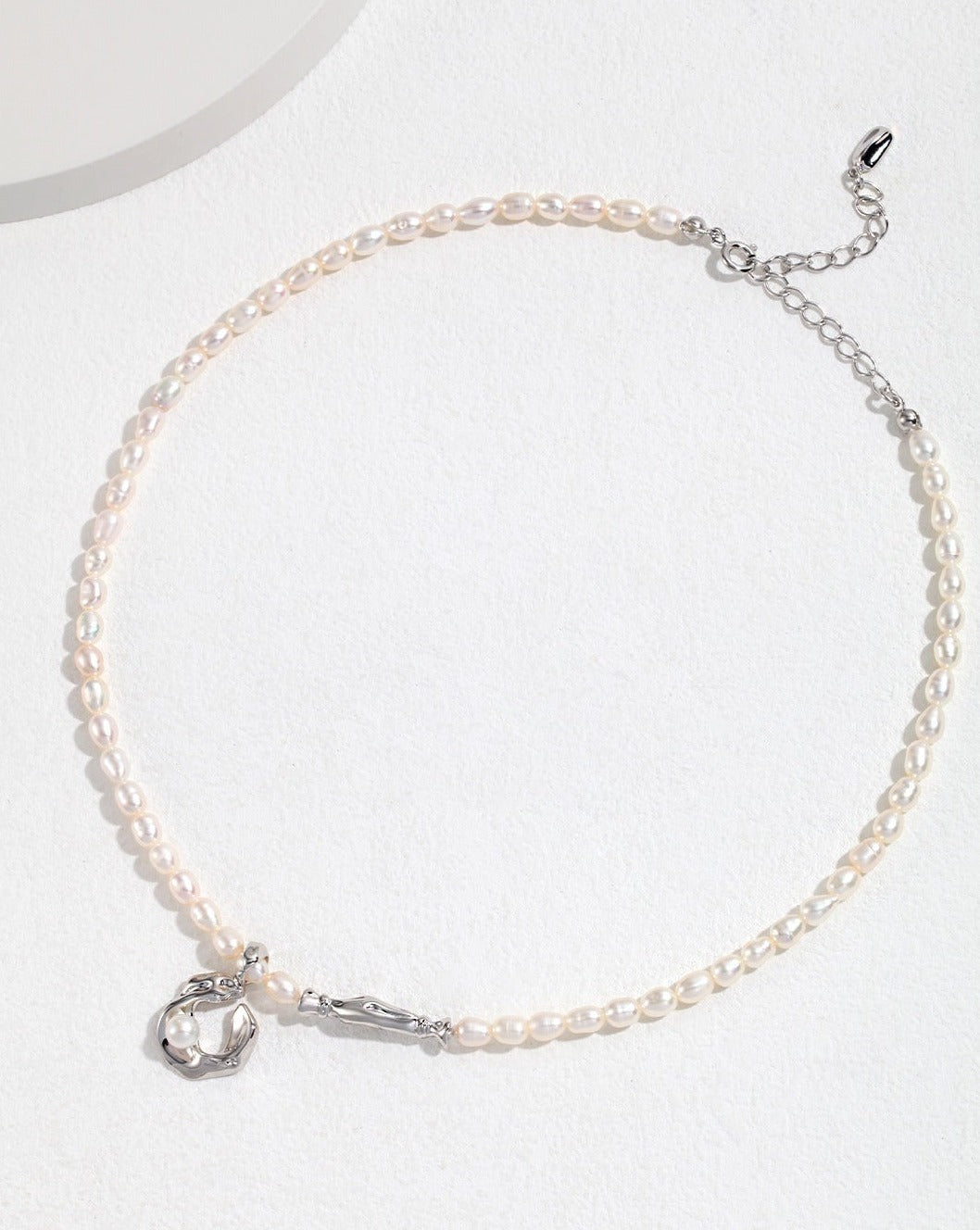 fashion-jewelry-minimalist-jewelry-design-jewelry-statement-necklace-pearl-earring-bracelet-rings-gold-coated-silver-bijoux-scarf-shape-pearl-necklace-earrings-retro-gold