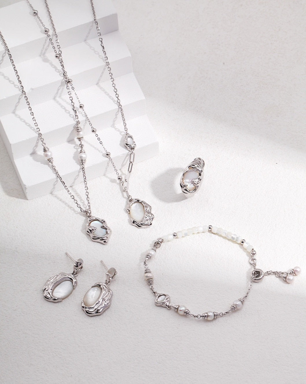fashion-jewelry-minimalist-jewelry-design-jewelry-statement-necklace-pearl-earring-bracelet-rings-gold-coated-silver-bijoux-retro-gold-jewelry-shell-earrings